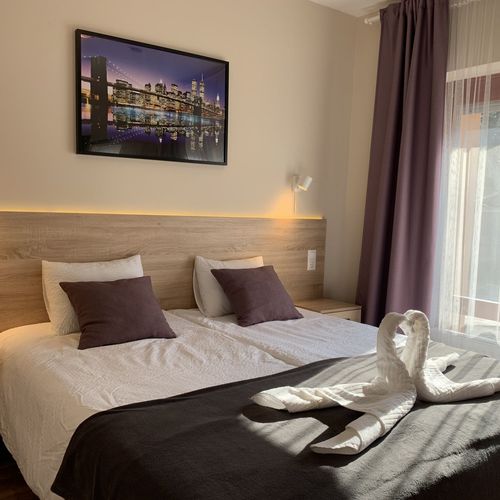 Apartament 4-osobowy z tarasem z 2 pomieszczeniami sypialnianymi (możliwa dostawka)
