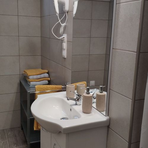 Casă de vacanță întreaga unitate cu vedere spre râu pentru 16 pers. (se inchirieaza doar integral)