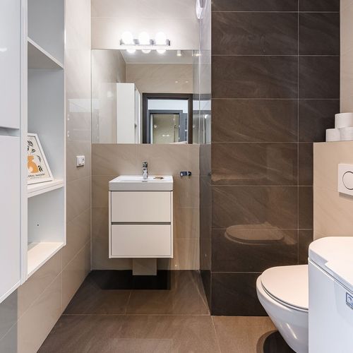 Apartament 6-osobowy na piętrze Standard Plus z 4 pomieszczeniami sypialnianymi