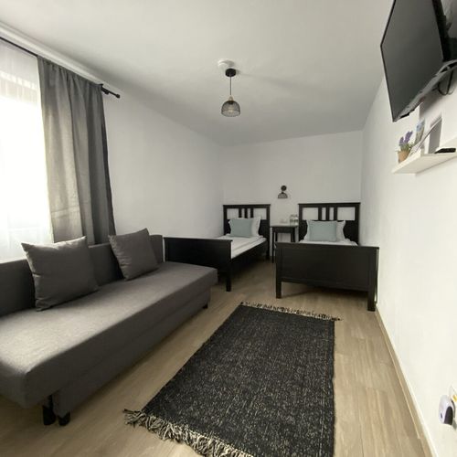 Camera tripla standard cu baie
