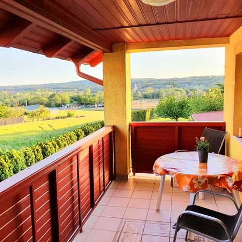 Apartament 2-osobowy z balkonem z aneksem kuchennym z 1 pomieszczeniem sypialnianym (możliwa dostawka)