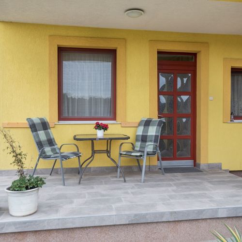 Apartament 2-osobowy z tarasem z aneksem kuchennym z 1 pomieszczeniem sypialnianym (możliwa dostawka)