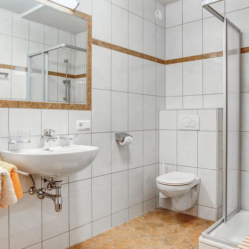 Apartament pentru 2 pers. (se inchirieaza doar integral)