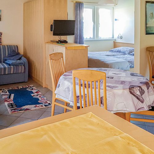 Apartament pentru 2 pers. (se inchirieaza doar integral)