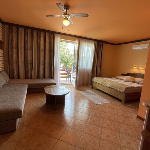 Apartament studio la etaj cu 1 camera pentru 4 pers.