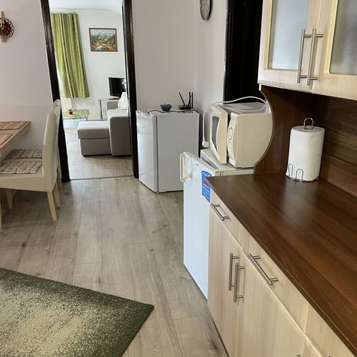 Apartament la etaj cu aer condiționat cu 2 camere pentru 4 pers.