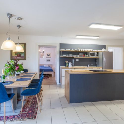Apartament pentru 6 pers. (se inchirieaza doar integral)