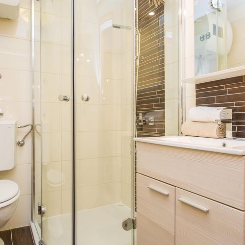 Apartament pentru 2 pers. (se inchirieaza doar integral)