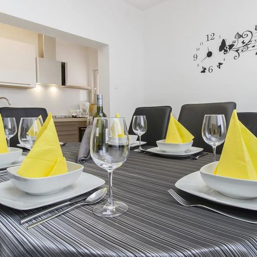 Apartament pentru 6 pers. (se inchirieaza doar integral)