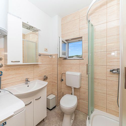 Apartament pentru 5 pers. (se inchirieaza doar integral)