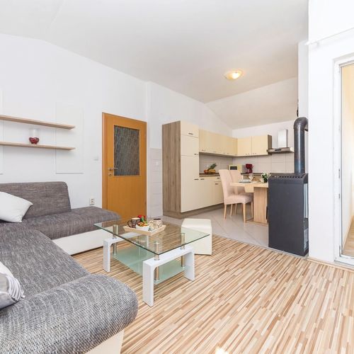 Apartament pentru 6 pers. (se inchirieaza doar integral)