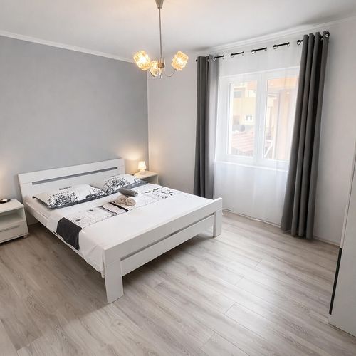 Apartament pentru 4 pers. (se inchirieaza doar integral)