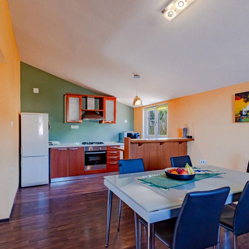 Apartament pentru 5 pers. (se inchirieaza doar integral)