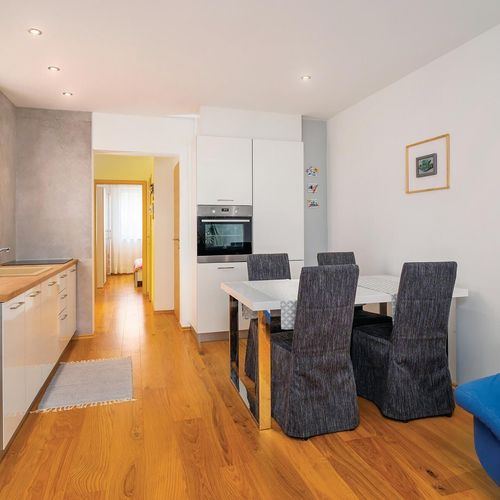 Apartament pentru 2 pers. (se inchirieaza doar integral)