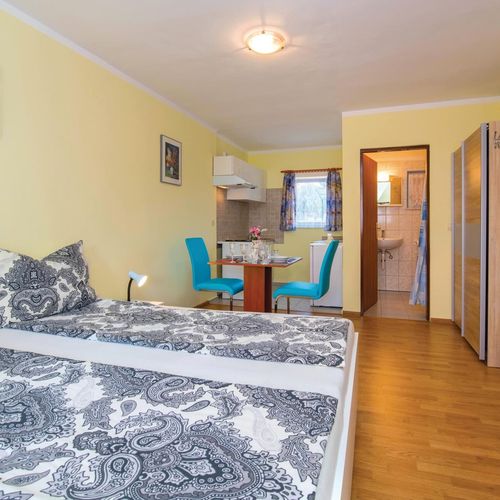 Apartament pentru 2 pers. (se inchirieaza doar integral)