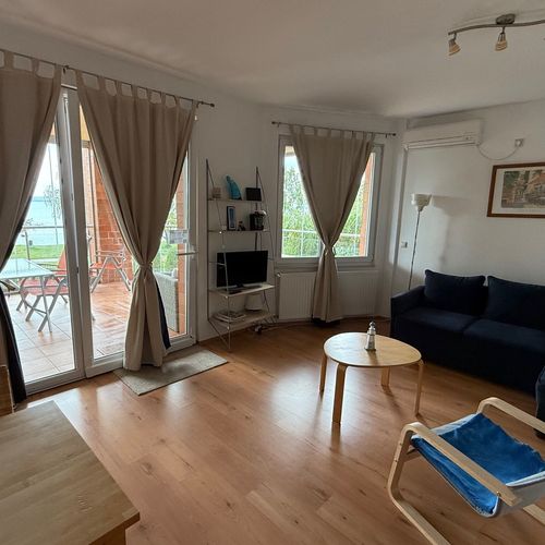 Apartament premium cu vedere spre lac cu 2 camere pentru 4 pers. (se poate solicita pat suplimentar)