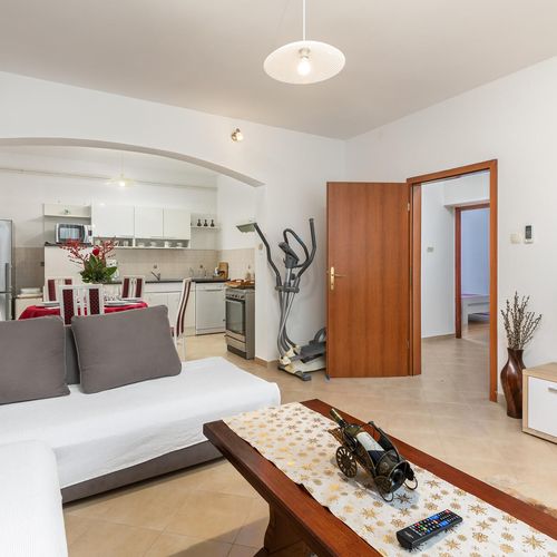 Apartament pentru 6 pers. (se inchirieaza doar integral)