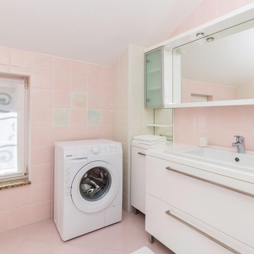 Apartament pentru 4 pers. (se inchirieaza doar integral)
