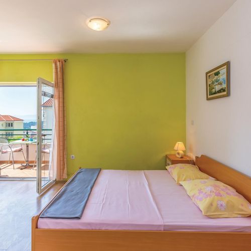 Apartament pentru 2 pers. (se inchirieaza doar integral)