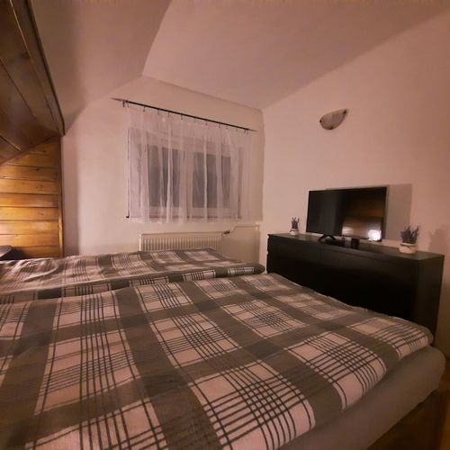 Apartament familial(ă) la etaj pentru 4 pers. (se inchirieaza doar integral)