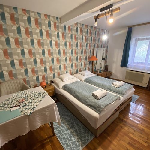 Apartament standard Plus pentru 2 pers. (se inchirieaza doar integral)