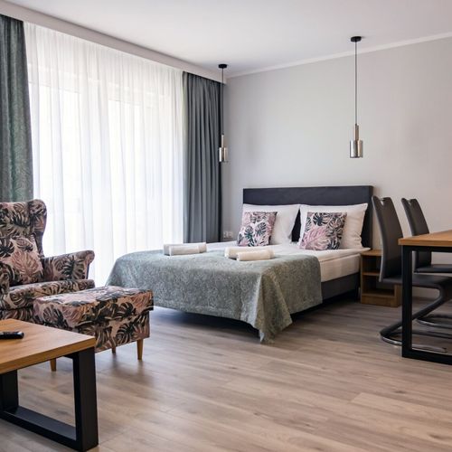 Apartament 4-osobowy z klimatyzacją z 2 pomieszczeniami sypialnianymi (możliwa dostawka)