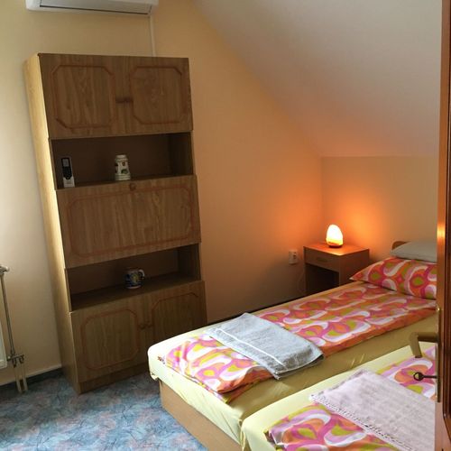 Apartament familial(ă) la etaj pentru 6 pers. (se inchirieaza doar integral)