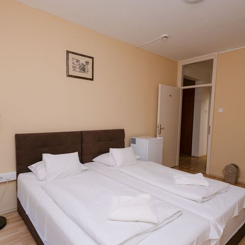 Apartament e*Stella Camere pentru oaspeți - Economic cu chicinetă proprie cu 2 camere pentru 4 pers.