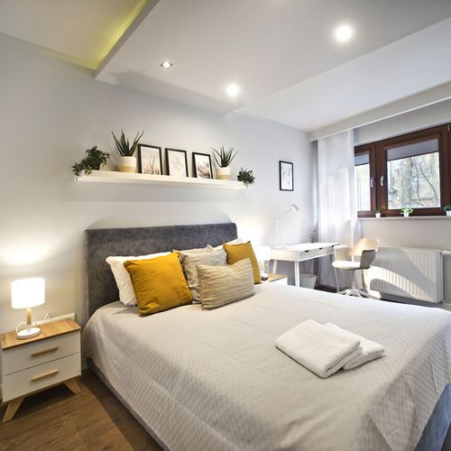 Apartament 4-osobowy na piętrze Standard Plus z 2 pomieszczeniami sypialnianymi