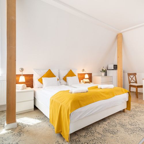 Apartament 2-osobowy na poddaszu z 1 pomieszczeniem sypialnianym