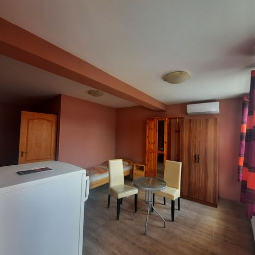Apartament tourist la parter cu 1 camera pentru 4 pers.