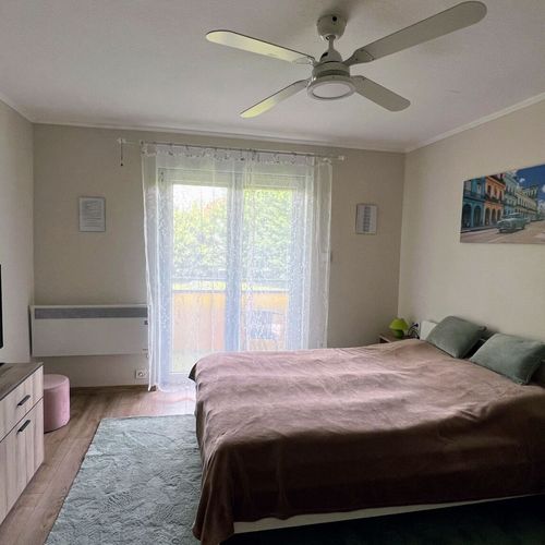 Apartament la parter cu balcon cu 1 camera pentru 2 pers.