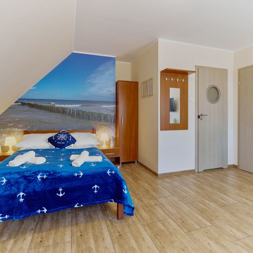 Camera cvadrupla la etaj cu balcon