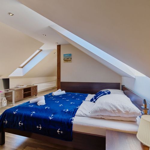 Apartament la mansardă dormitory cu 2 camere pentru 5 pers.