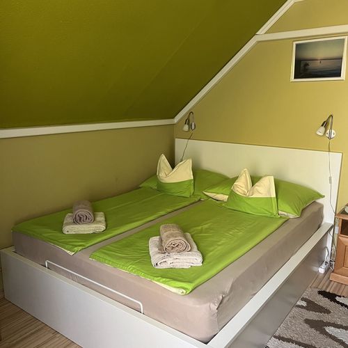 Apartament la etaj cu aer condiționat pentru 6 pers. (se inchirieaza doar integral)