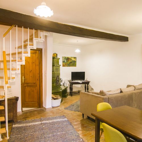 Apartament familial(ă) cu vedere spre curte cu 2 camere pentru 6 pers. (se poate solicita pat suplimentar)