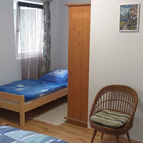 Cabană cu baie cu aer condiționat pentru 3 pers. (se inchirieaza doar integral)