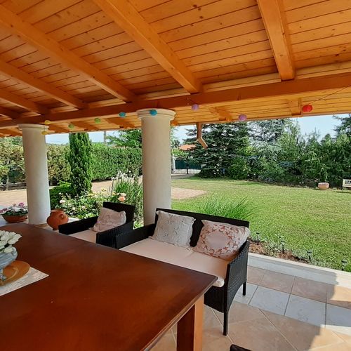 Apartman s terasou pro 7 os. se 3 ložnicemi s výhledem do zahrady