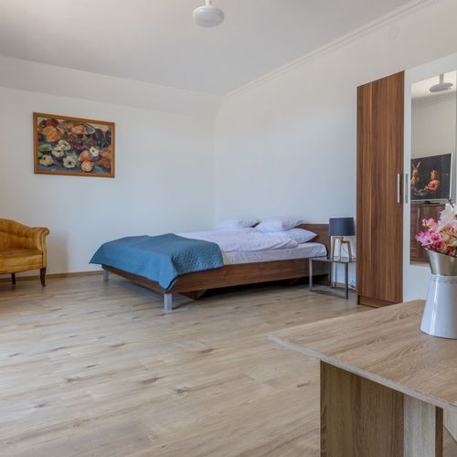 Apartament 4-osobowy na piętrze z balkonem (możliwa dostawka)