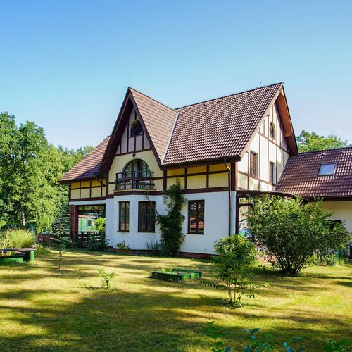 Vila (jako celek) se sprchou s privátní koupelnou mimo apartmán pro 26 os. (s možností přistýlky)