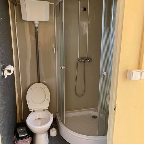 Cabană familial(ă) cu vedere spre munte pentru 6 pers. (se inchirieaza doar integral)