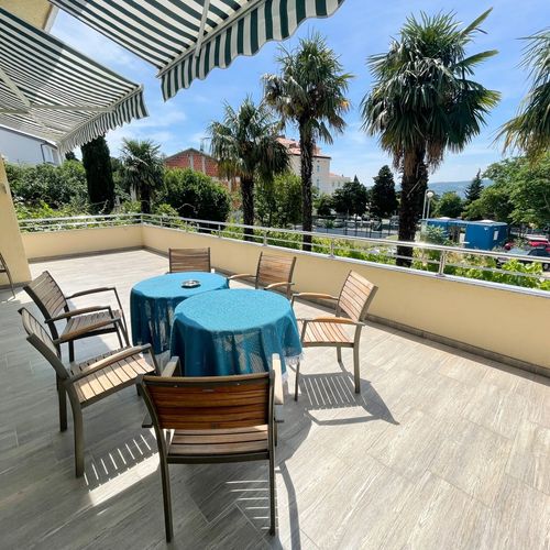 Apartament trip cu vedere spre mare cu 3 camere pentru 6 pers.