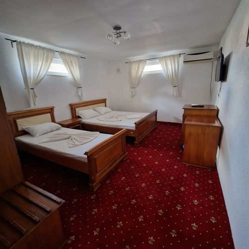 Apartament economy la demisol cu 2 camere pentru 6 pers.