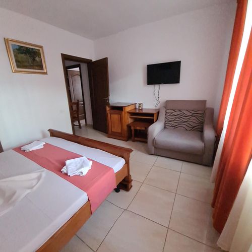 Apartament la parter cu balcon cu 2 camere pentru 6 pers.
