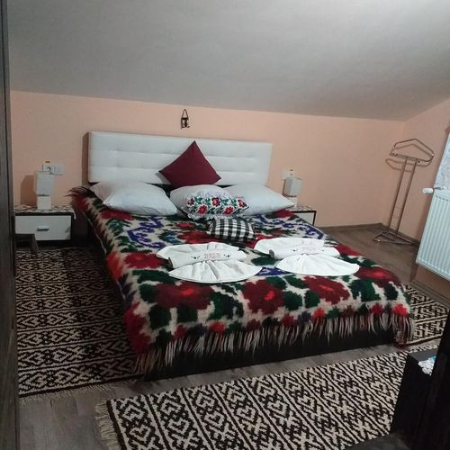 Camera cvadrupla cu balcon