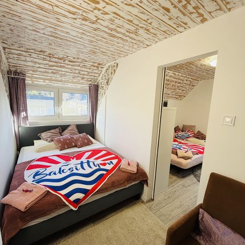 Apartament romantică la mansardă cu 2 camere pentru 4 pers.