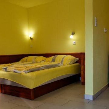 Bungalow (jako celek) se sprchou s terasou pro 4 os.