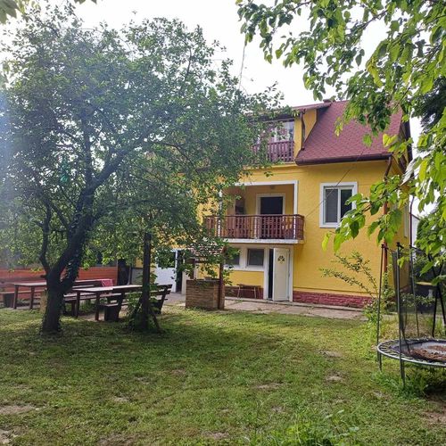 Apartament familial(ă) întreaga unitate pentru 12 pers. (se inchirieaza doar integral)