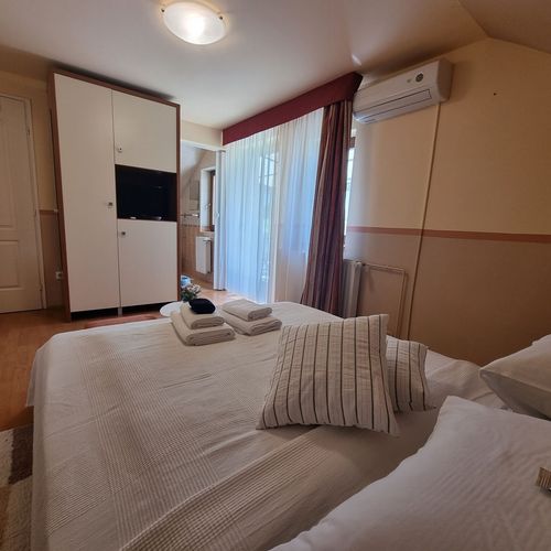 Camera dubla la etaj cu balcon