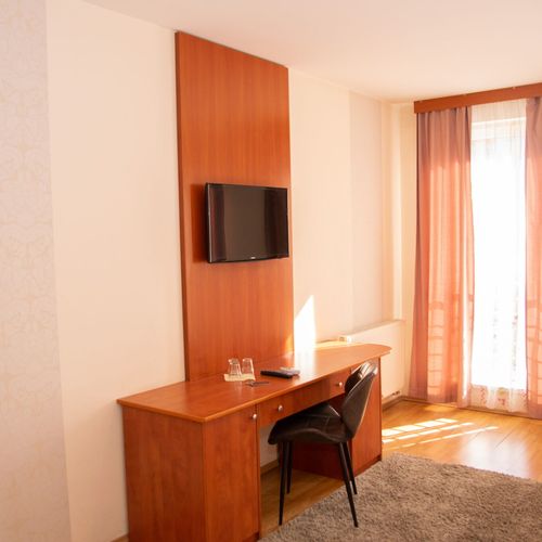 Camera tripla economy cu baie
